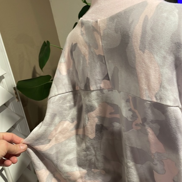 NWOT ADIDAS 😍💖 cute sweatshirt - Picture 9 of 13